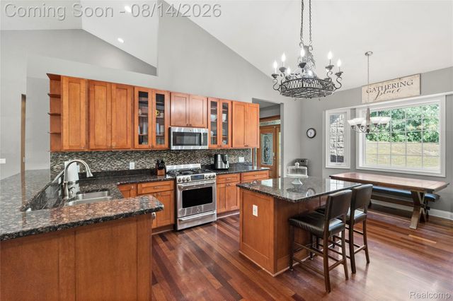 372 Hunters Ridge Drive, Brandon Charter Township, MI 48462