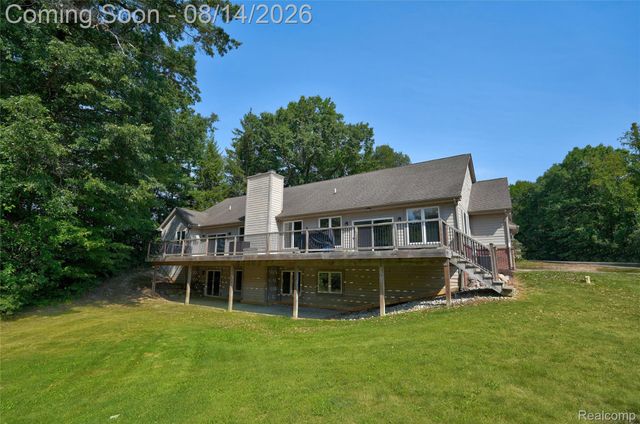 372 Hunters Ridge Drive, Brandon Charter Township, MI 48462