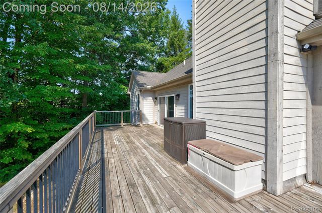 372 Hunters Ridge Drive, Brandon Charter Township, MI 48462
