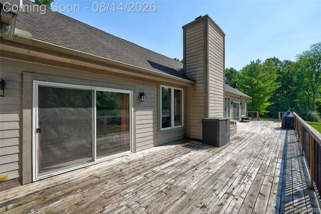 372 Hunters Ridge Drive, Brandon Charter Township, MI 48462