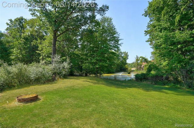 372 Hunters Ridge Drive, Brandon Charter Township, MI 48462