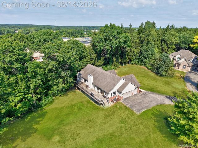 372 Hunters Ridge Drive, Brandon Charter Township, MI 48462