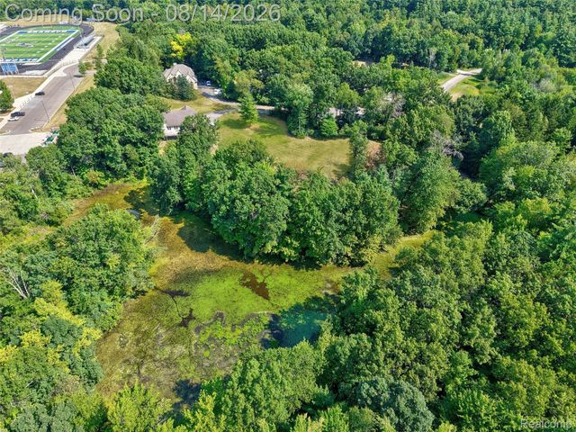 372 Hunters Ridge Drive, Brandon Charter Township, MI 48462
