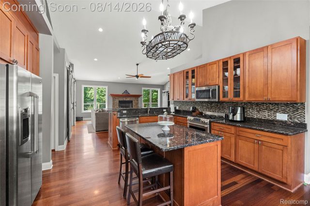 372 Hunters Ridge Drive, Brandon Charter Township, MI 48462