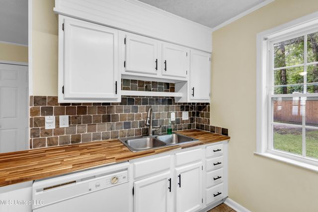 15300 Lansing Drive, Biloxi, MS 39532