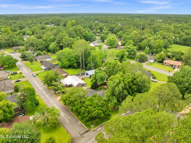 15300 Lansing Drive, Biloxi, MS 39532