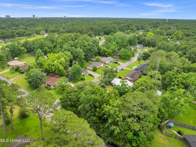 15300 Lansing Drive, Biloxi, MS 39532
