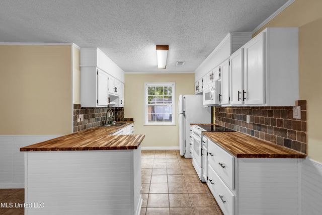 15300 Lansing Drive, Biloxi, MS 39532
