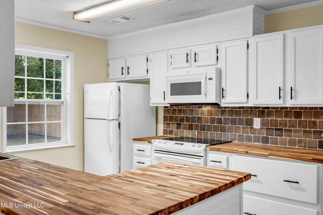15300 Lansing Drive, Biloxi, MS 39532