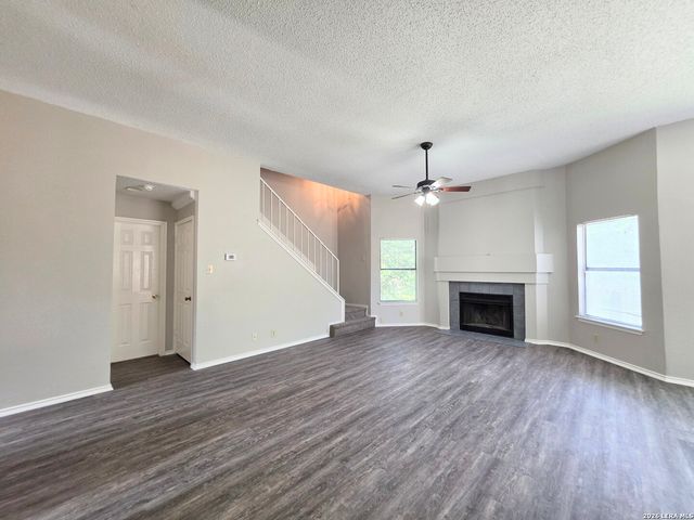 8562 Serene Ridge Dr, San Antonio, TX 78239