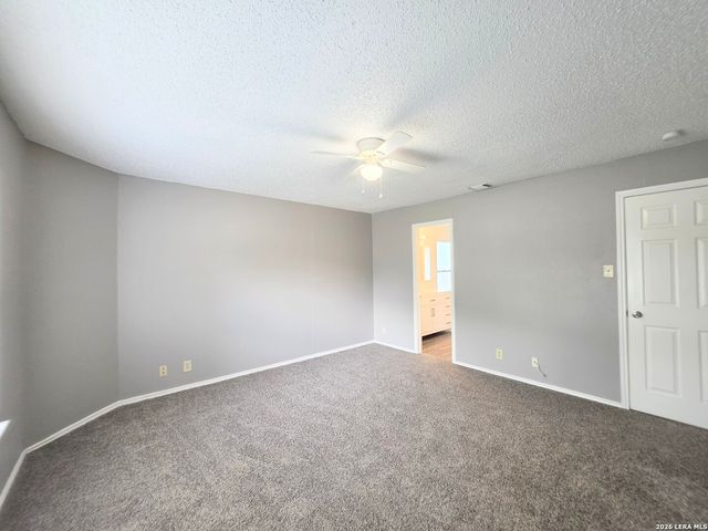 8562 Serene Ridge Dr, San Antonio, TX 78239