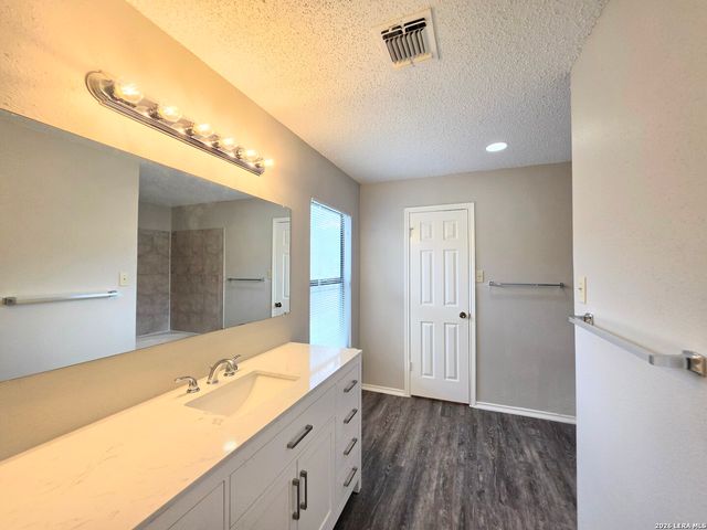 8562 Serene Ridge Dr, San Antonio, TX 78239