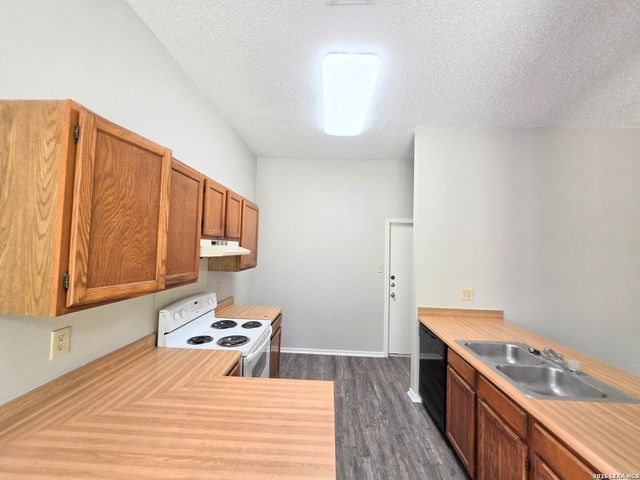 8562 Serene Ridge Dr, San Antonio, TX 78239