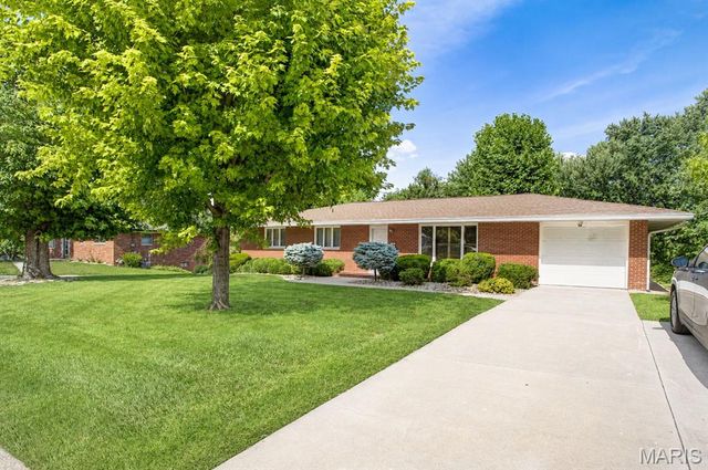 4 Chapel Court, Collinsville, IL 62234