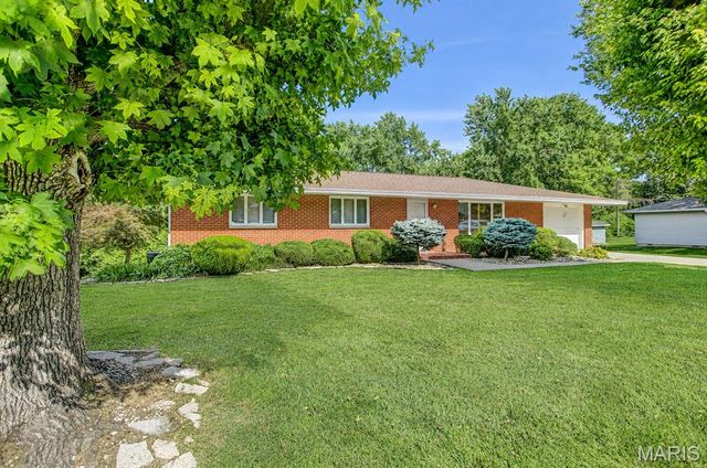 4 Chapel Court, Collinsville, IL 62234