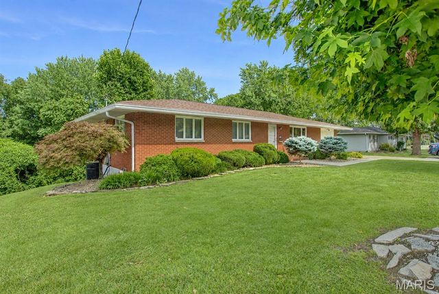 4 Chapel Court, Collinsville, IL 62234