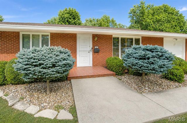 4 Chapel Court, Collinsville, IL 62234