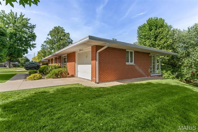 4 Chapel Court, Collinsville, IL 62234