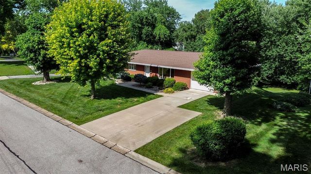 4 Chapel Court, Collinsville, IL 62234