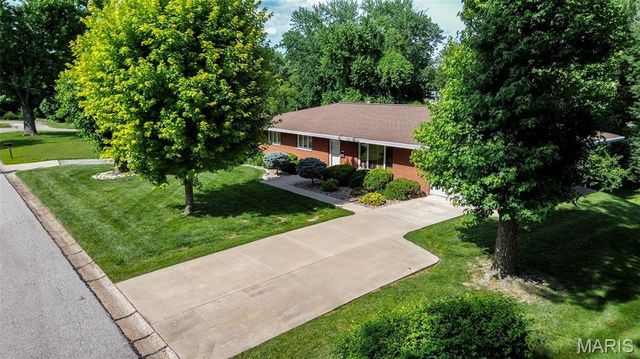 4 Chapel Court, Collinsville, IL 62234