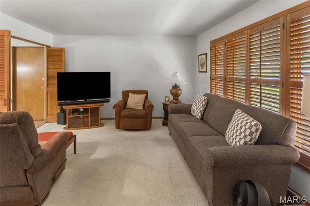 4 Chapel Court, Collinsville, IL 62234
