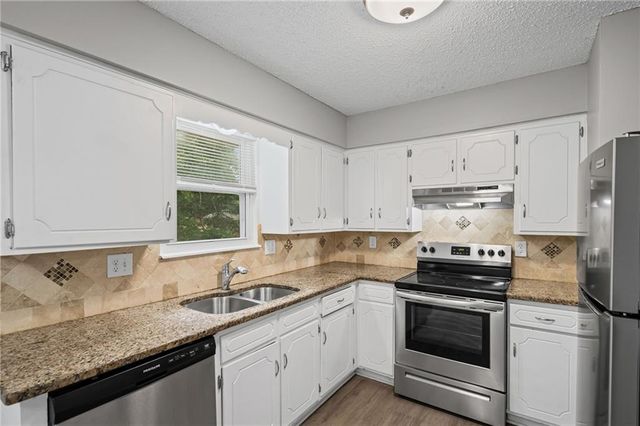 10330 Smalley Court, Kansas City, MO 64134