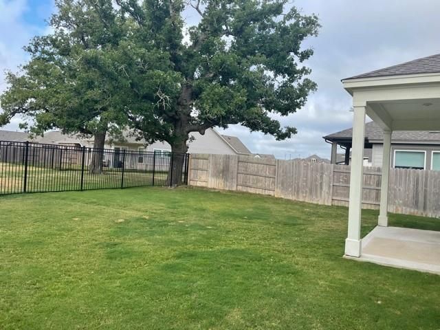 127 Patrick Herndon DR, Bastrop, TX 78602