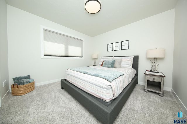 5509 E Canter Ridge Cir Circle, Sioux Falls, SD 57110