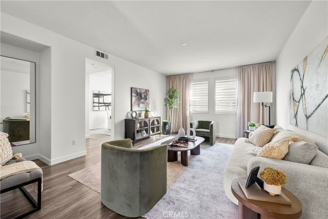 22157 Barrington, Saugus, CA 91350