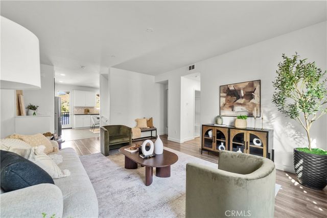 22157 Barrington, Saugus, CA 91350