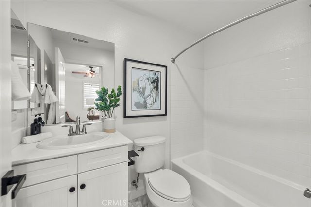 22157 Barrington, Saugus, CA 91350