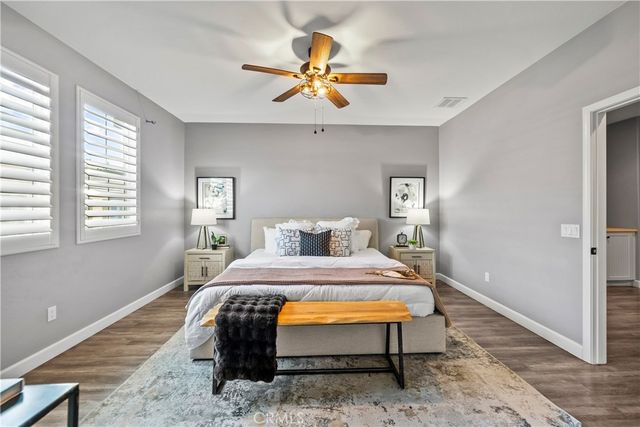 22157 Barrington, Saugus, CA 91350