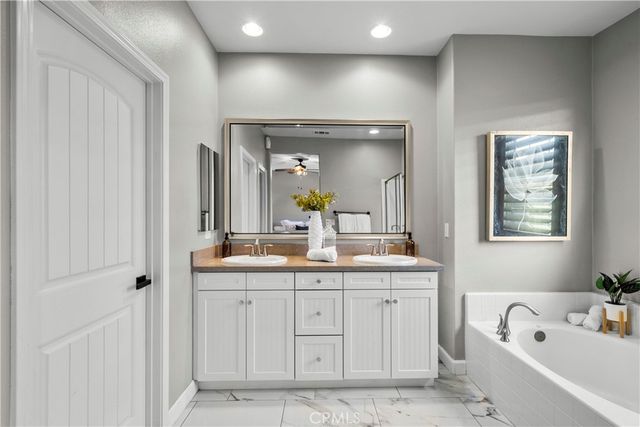 22157 Barrington, Saugus, CA 91350