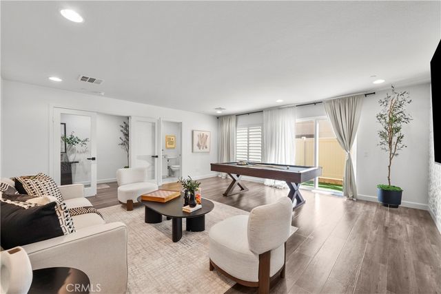 22157 Barrington, Saugus, CA 91350