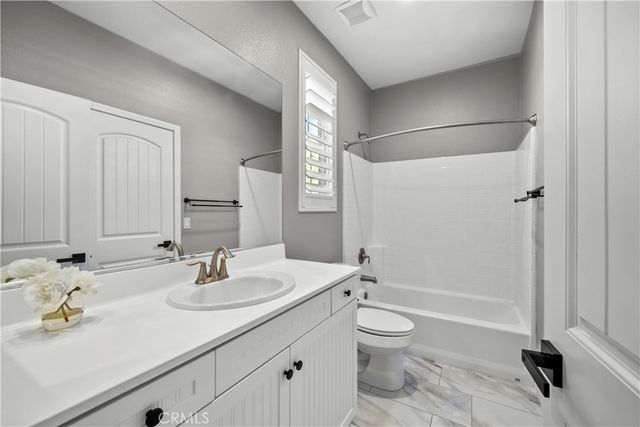 22157 Barrington, Saugus, CA 91350