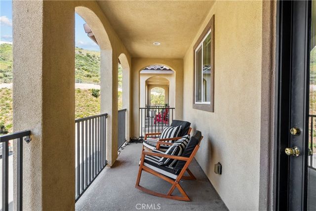 22157 Barrington, Saugus, CA 91350