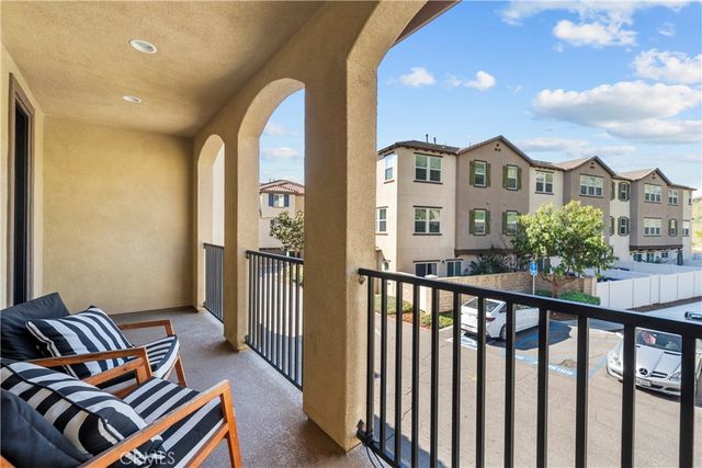 22157 Barrington, Saugus, CA 91350