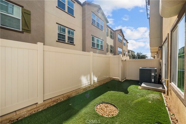 22157 Barrington, Saugus, CA 91350