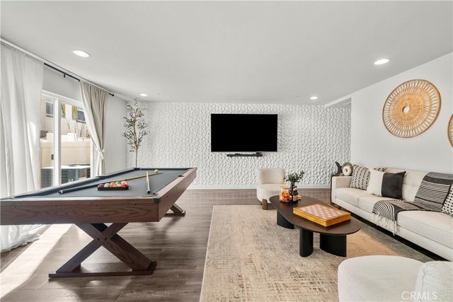 22157 Barrington, Saugus, CA 91350