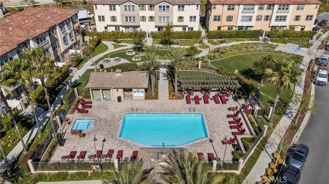 22157 Barrington, Saugus, CA 91350