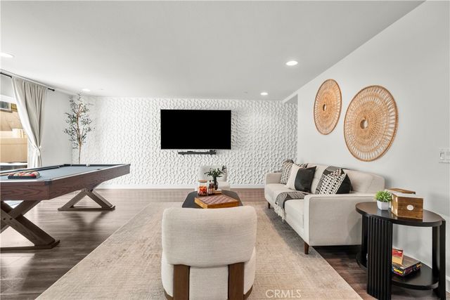 22157 Barrington, Saugus, CA 91350