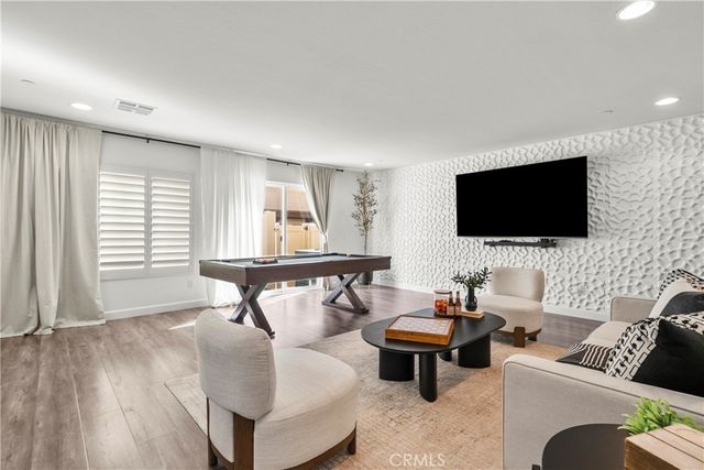 22157 Barrington, Saugus, CA 91350