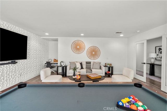 22157 Barrington, Saugus, CA 91350