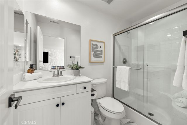 22157 Barrington, Saugus, CA 91350