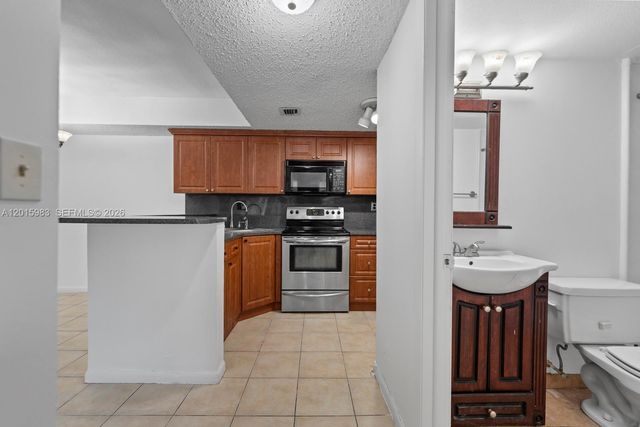 7200 NW 179th St 110, Hialeah, FL 33015