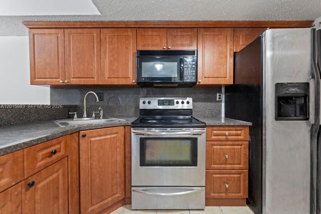 7200 NW 179th St 110, Hialeah, FL 33015