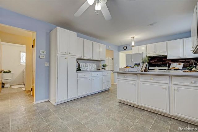 215 Parkview Boulevard, Lake Orion, MI 48362