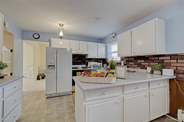 215 Parkview Boulevard, Lake Orion, MI 48362