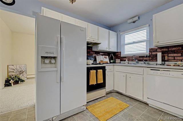 215 Parkview Boulevard, Lake Orion, MI 48362