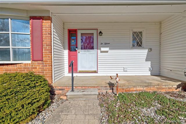 215 Parkview Boulevard, Lake Orion, MI 48362